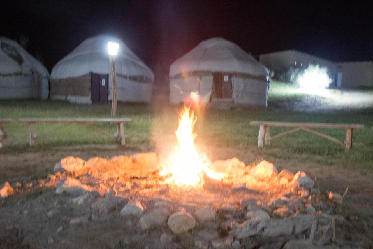Kyzylkum Nights Camp & Family Yurt Hotel Nurota Exterior photo
